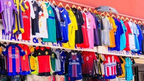 Stores in Dubai's Karama district sell counterfeit shirts for a fraction of their official retail price. (Arab News)