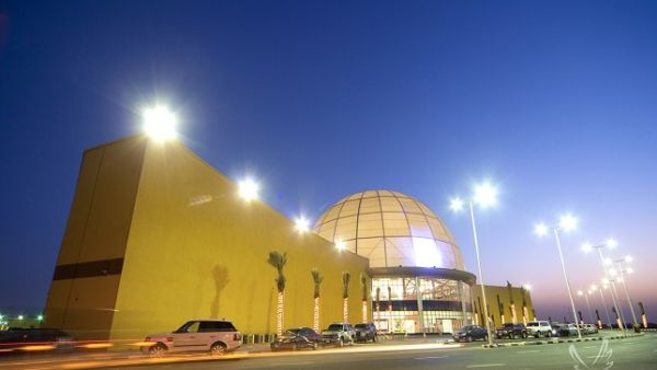 مع نهاية المهرجان، يزدان دبي أوتليت مول باستضافة مهرجان الطائرات الورقية وذلك يوم 26 يناير الجاري، حيث يشارك بالمهرجان الكثير من عشاق تلك الهواية.