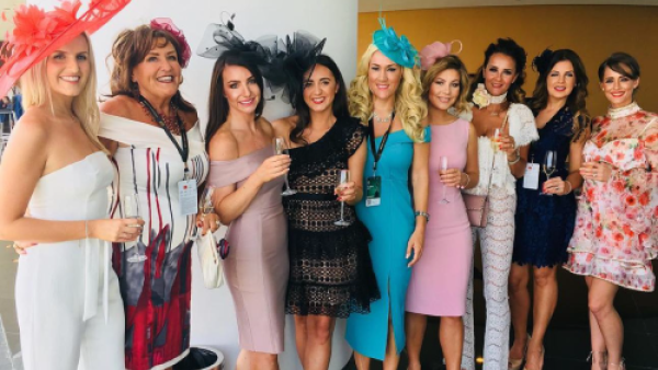 قبعات الحسناوات في كأس دبي العالمي 2018