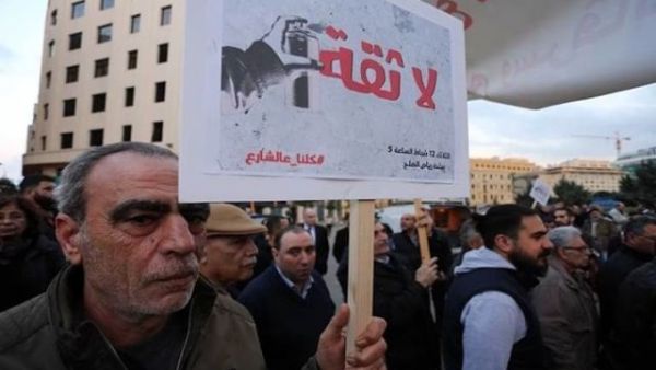 Under the slogan "No confidence in the new government", dozens of protesters, gathered at Riad el-Solh street, near the Parliament Building, in Beirut (Twitter)