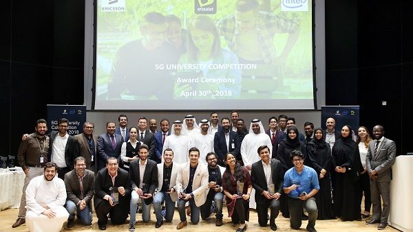 شارك في هذه المسابقة أكثر من 20 فريقًا من الجامعة الأمريكية في الشارقة وجامعة خليفة وجامعة نيويورك أبو ظبي لتقديم أفضل حالات استخدام لتقنية الجيل الخامس. شارك في هذه المسابقة أكثر من 20 فريقًا من الجامعة الأمريكية في الشارقة وجامعة خليفة وجامعة نيويورك أبو ظبي لتقديم أفضل حالات استخدام لتقنية الجيل الخامس.