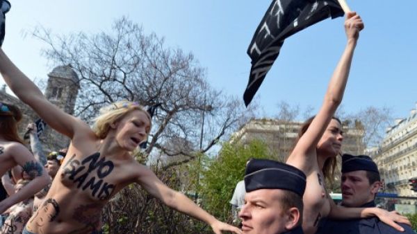 امام السفارة التونسية في باريس/أ.ف.ب