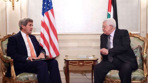 كيري يلتقي عباس في باريس