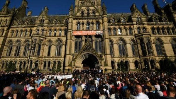 تجمع في ساحة البرت سكوير في مانشستر
