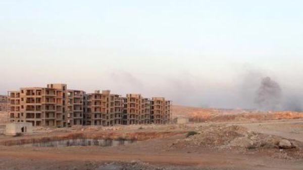 دخان يتصاعد بالقرب من منطقة 1070 شقة بجنوب غرب حلب

