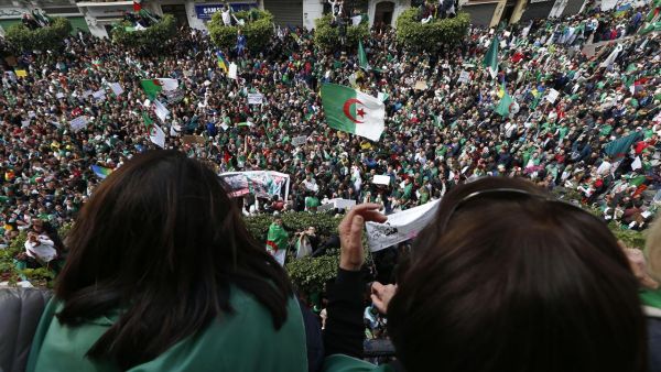 البرلمان الجزائري يجتمع الثلاثاء لتنصيب خليفة بوتفليقة

