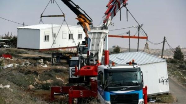 اسرائيل تباشر هدم مستوطنة عمونا في الضفة الغربية
