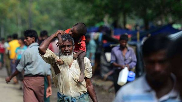 جيش ميانمار أحرق 62 قرية للروهينغا في أراكان
