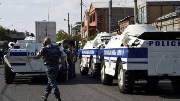 احتجاز أطباء رهائن في مركز شرطة بالعاصمة الارمينية