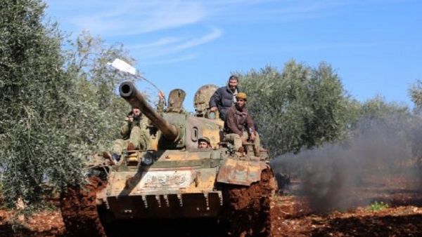 قوات موالية للنظام السوري جنوب مدينة عفرين
