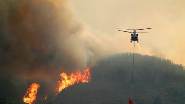 الحرائق الهائلة تواصل تمددها السريع في كاليفورنيا

