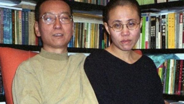 ليو شياوبو مع زوجته

