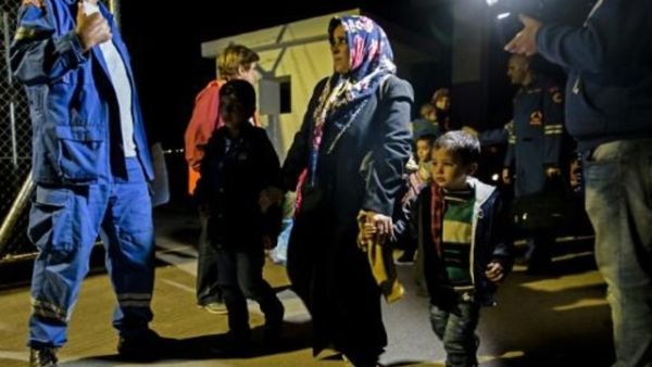 لاجئون يصلون الى مركز ايواء قرب نيقوسيا بعد انقاذهم قبالة السواحل القبرصية

