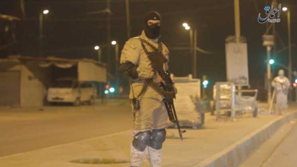 مقاتل في داعش يتعهد بالحاق الهزيمة بالولايات المتحدة في العراق
