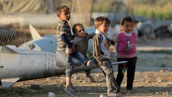 اطفال سوريون نازحون من الغوطة الشرقية في مخيم الاشعري بالقرب من دمشق
