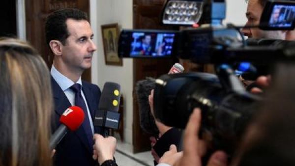 الرئيس السوري بشار الأسد يتحدث إلى صحفيين فرنسيين في دمشق

