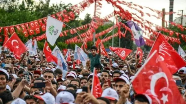 تجمع انتخابي لمحرم اينجه مرشح حزب الشعب الجمهوري في دياربكر
