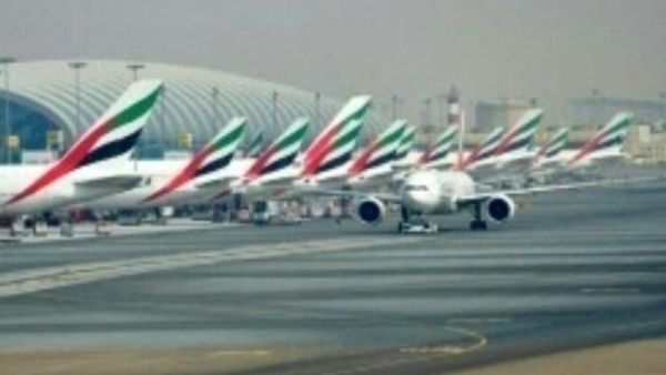 طائرات اماراتية في مطار دبي
