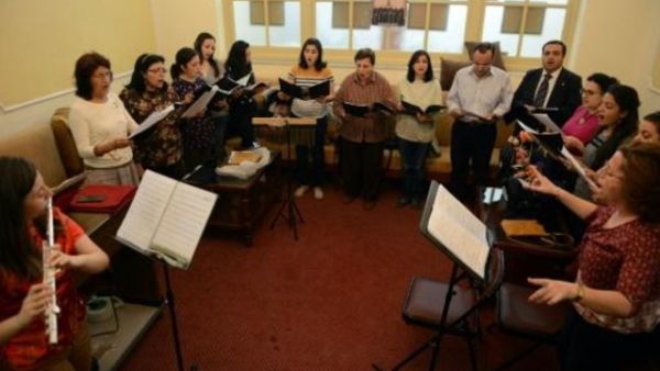 تمارين لجوقة كنيسة القديس يوسف استعدادا لاستقبال البابا فرنسيس

