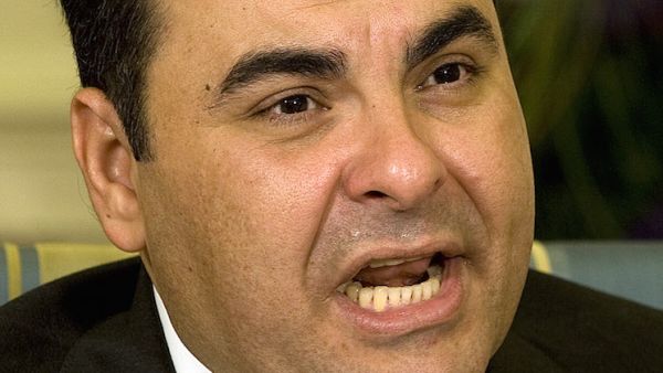 اعتقال رئيس السلفادور السابق بشبهة فساد