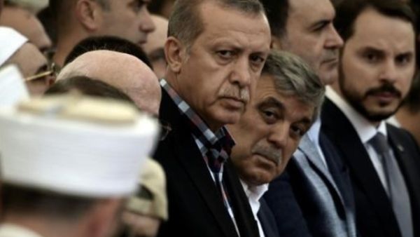 التوتر بين اردوغان وغول يتحول الى خلاف مفتوح

