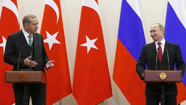 بوتين في مؤتمر صحافي مشترك في سوتشي مع نظيره التركي رجب طيب أردوغان