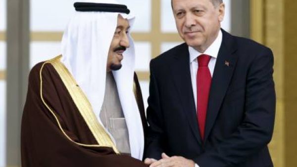 الرئيس التركي رجب طيب اردوغان مع العاهل السعودي الملك سلمان بن عبدالعزيز
