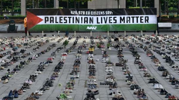 آلاف الأحذية أمام مقرّ الاتحاد الأوروبي ببروكسل تضامنا مع فلسطين 

