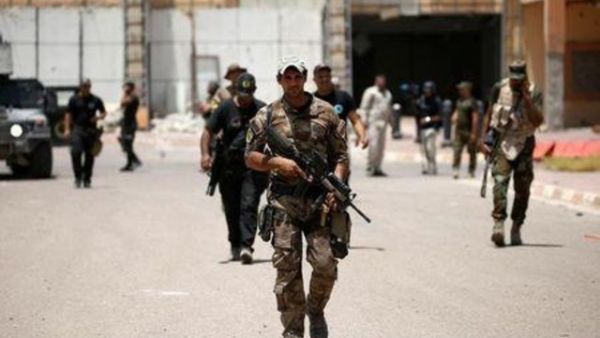 عناصر من قوات مكافحة الارهاب العراقية في الفلوجة بالعراق
