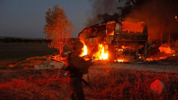 اصابة حافلة إسرائيلية بصاروخٍ من غزة