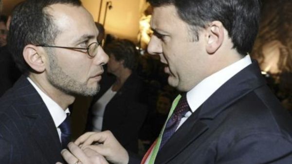 امام فلورنسا عزالدين الزير (يسار) خلال حديث مع رئيس بلدية المدينة حينها ماتيو رينزي في 2011
