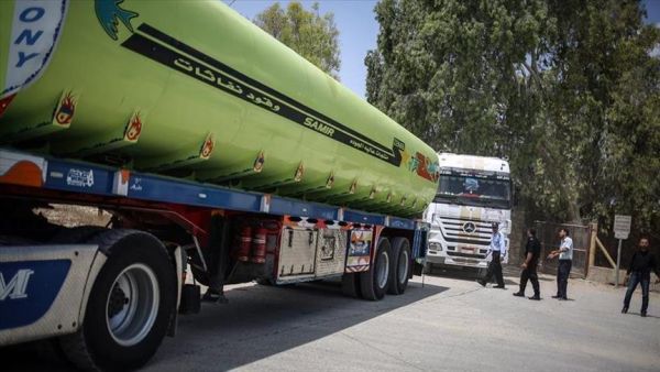 إسرائيل تستأنف إدخال الوقود الممول من قطر الى غزة