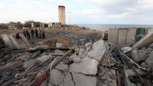 مبان مدمرة بسبب ضربات جوية إسرائيلية على قطاع غزة يوم الأربعاء
