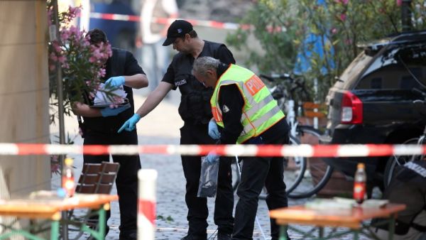 Police investigators work at the site of a suicide bombing in Ansbach, southern Germany, on July 25, 2016. (AFP/Daniel Karmann)