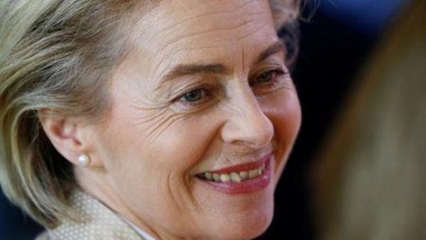 وزيرة الدفاع الألمانية أوريولا فون دير ليين
