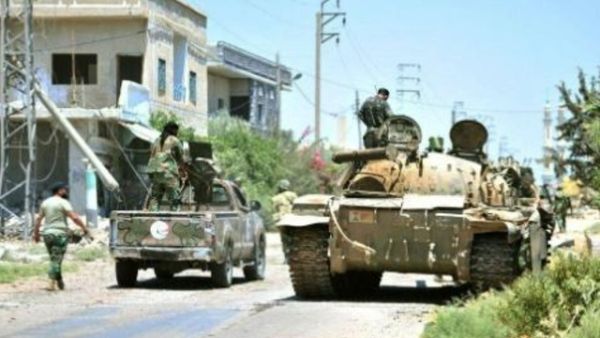 آليات عسكرية سورية تتمركز في بلدةالغارية الغربية على مسافة حوالى 15 كلم شرق درعا
