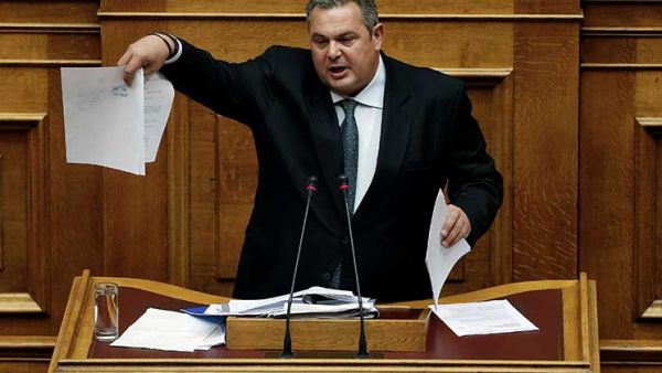 بانوس كامينوس، وزير الدفاع اليوناني
