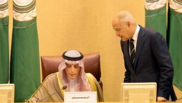 وزير الخارجية السعودي عادل الجبير والامين العام للجامعة العربية احمد ابو الغيط خلال اجتماع المجلس الوزراي العربي في القاهرة الخميس


