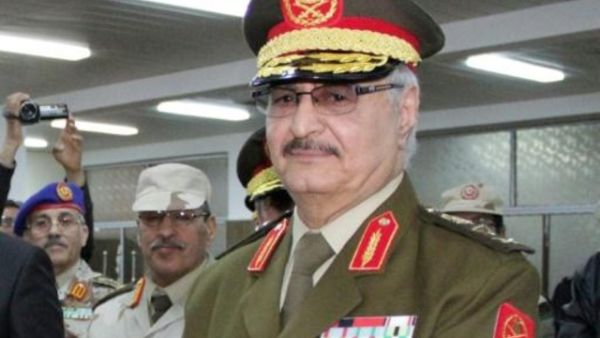 القائد العسكري الليبي خليفة حفتر