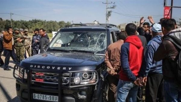 مستوطنون يعتدون على مرافقين لرئيس الوزراء الفلسطيني