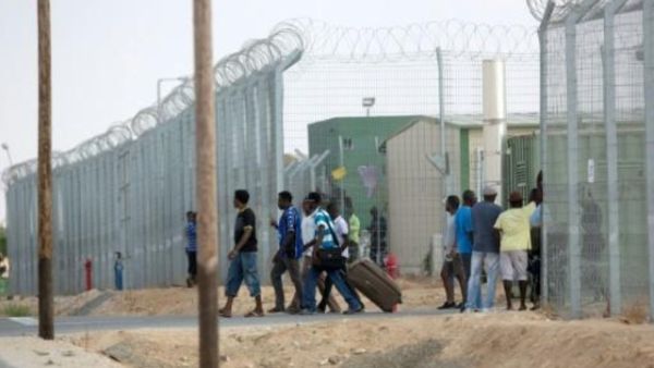 الرحيل أو السجن.. إسرائيل تبدأ عملية ترحيل المهاجرين الأفارقة

