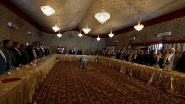 مسؤلون من الحوثيين وحزب المؤتمر الشعبي العام باليمن في مراسم الاعلان عن تشكيل المجلس السياسي الأعلى في صنعاء
