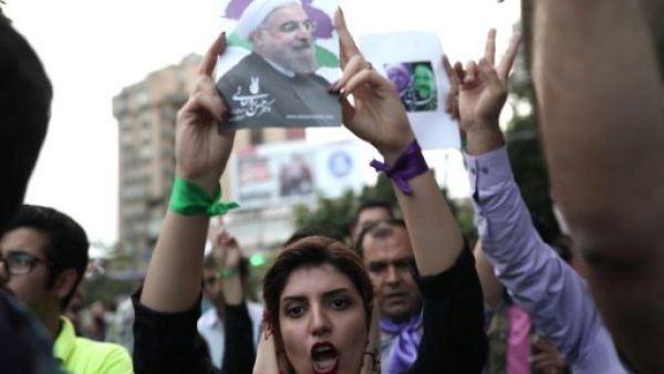 ايرانيون يحتفلون في طهران بفوز روحاني
