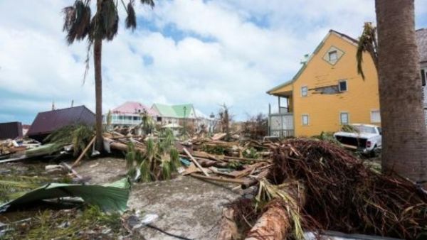 صورة تظهر دمارا في الجانب الفرنسي من جزيرة سان مارتان في الكاريبي أحدثه الإعصار إيرما
