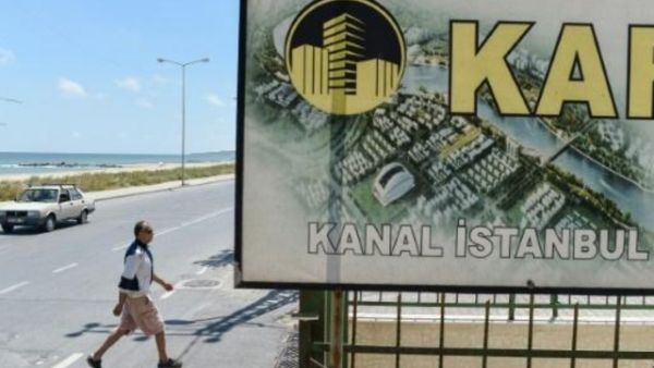 إعلان لقناة اسطنبول، أحد مشاريع الرئيس رجب طيب اردوغان الطموحة
