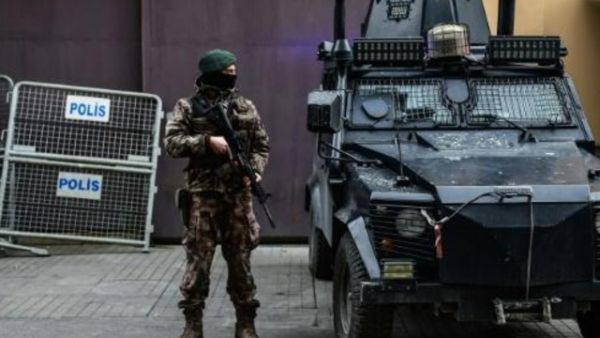 شرطي تركي من القوات الخاصة في اسطنبول
