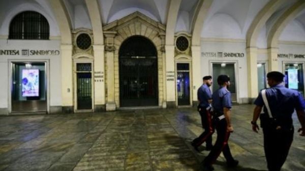 دورية للشرطة الايطالية في تورينو
