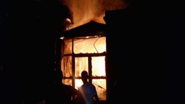 حريق هائل في مسجد “الجزار” في مدينة عكا
