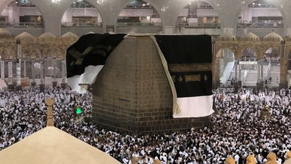 الرياح تكشف عن الكعبة