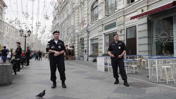 شرطة موسكو تطوق شارعا قريبا من الكرملين بعد العثور على حقيبة مريبة

